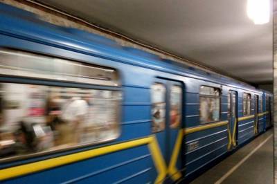 В Киеве авария на зеленой ветке метро: запецер попал под поезд