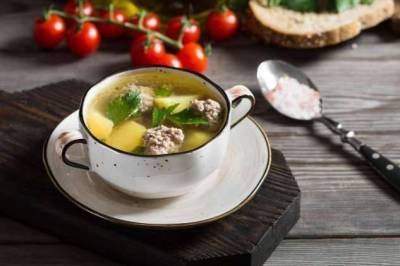 Обед за 30 минут! Сытный суп с тефтелями от Раисы Алибековой - skuke.net