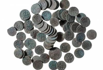 Археологи из Петербурга нашли в Твери клад медных монет XVIII века