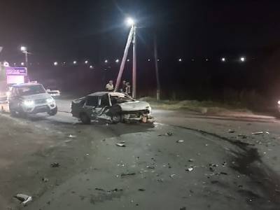 Водитель погиб: в Челябинской области «ВАЗ» на полном ходу столкнулся с бетонным ограждением