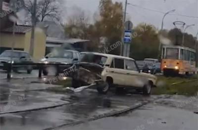 Очевидцы поделились видео серьёзного ДТП на улице Сибиряков-Гвардейцев в Кемерове