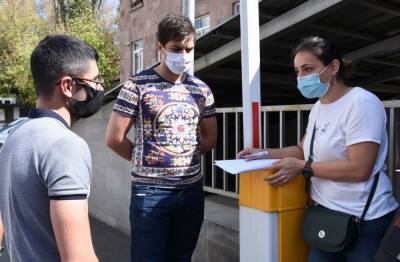 Только с письменным разрешением: в Армении ограничили выезд мужчин 18-55 лет
