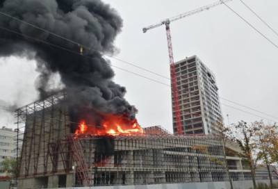 В Петербурге после взрыва горит недостроенный ЖК «Аист»