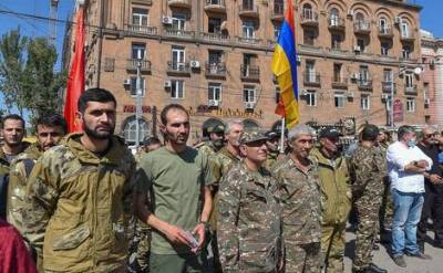 Группы армянских резервистов стягиваются в Нагорный Карабах