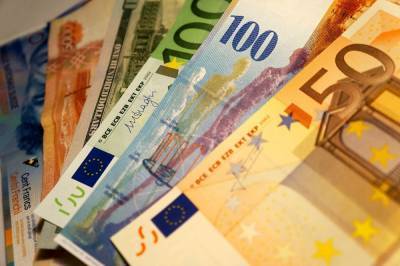Курс евро на бирже поднялся выше 93 рублей. Это максимум с 2016 года