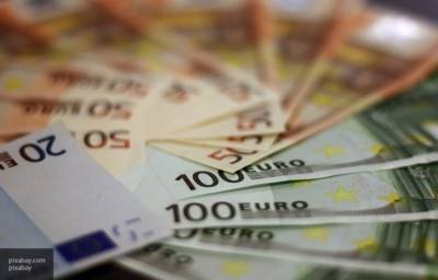 Евро превысил отметку в 93 рубля на Мосбирже