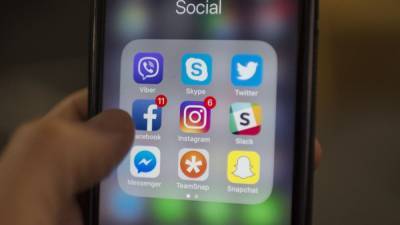 Госдума предложила замедлять доступ к Facebook и Twitter
