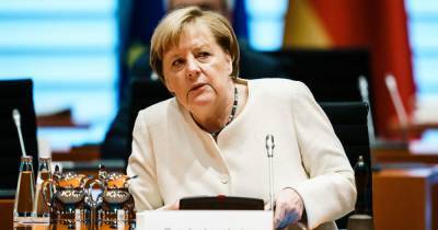 Меркель призвала глав Армении и Азербайджана к прекращению огня