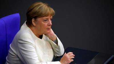 Меркель призвала Пашиняна и Алиева немедленно прекратить огонь