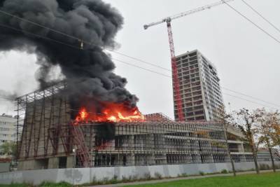 На Тамбасова загорелся жилой комплекс «Аист»