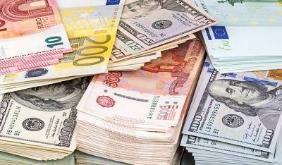 Биржевой курс евро вырос до 93 рублей, а курс доллара - до 80 рублей