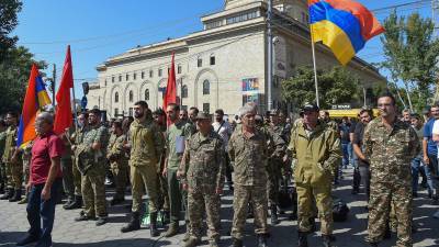 Армения заявила о применении оружия широкого радиуса поражения в Карабахе