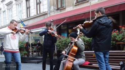 Музыкант предложил решение проблемы с уличными выступлениями в Петербурге