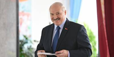 Белорусский госканал поверил шуточной новости о выдвижении Лукашенко на Нобелевскую премию мира