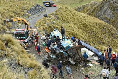 Автобус сорвался в пропасть в Боливии – 19 жертв