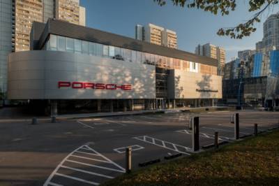 Porsche открыл новый дилерский центр в Москве