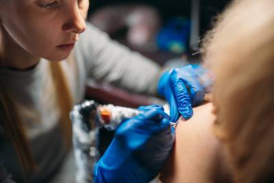 Ученые выявили неожиданную опасность татуировок