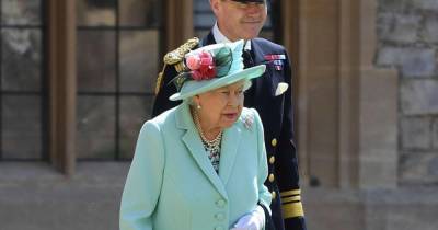 "Королева в бешенстве": придворные отказались работать на Елизавету II