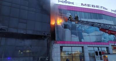 Пожар начался в отеле в центре Новосибирска