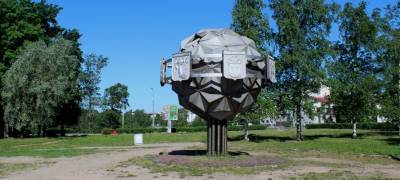 Стала известна судьба "Дерева дружбы", которое демонтировали из-за стелы воинской славы в Петрозаводске