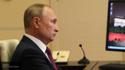 Путин поручил ознакомить граждан с вакцинами от COVID-19