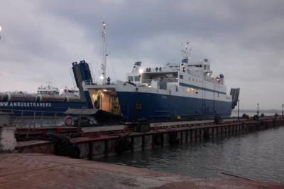 В Крыму остановили работу Керченской переправы и морского порта, а всех сотрудников уволили