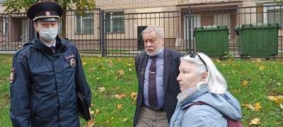 Задержанный у суда Карелии защитник осужденного за педофилию Дмитриева вышел из полиции