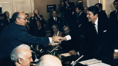 Совет Горбачева будущему президенту США назвали бесполезным