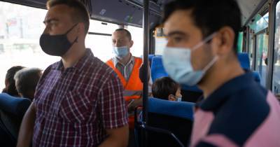 Пандемия уйдёт, а проблема останется: эксперты — о вреде медицинских масок для экологии
