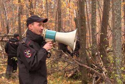 Смоленские полицейские помогли выбраться из леса компании заблудившихся грибников
