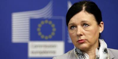 Премьер Венгрии потребовал увольнения замглавы Еврокомиссии за оскорбления