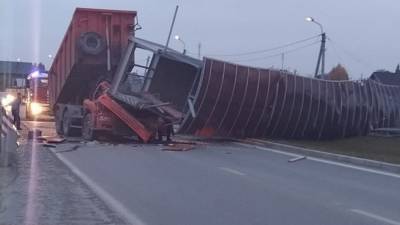 На место крушения моста на въезде в Екатеринбург выехала тяжелая техника (ФОТО)