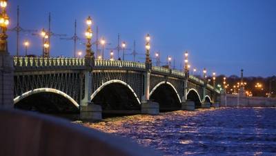 В Петербурге обновят подсветку мостов через Неву
