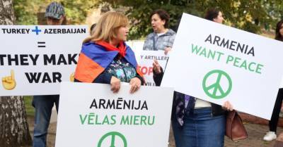 ФОТО: В Риге прошло шествие в поддержку Армении и против военных действий в Нагорном Карабахе