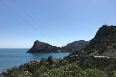 В Крыму турист назвал скалу в свою честь и установил на ней табличку