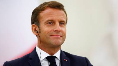 Макрон: Франция будет развивать стратегический диалог с Россией