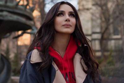 Российская певица Зара сняла жесткую посадку лайнера на видео
