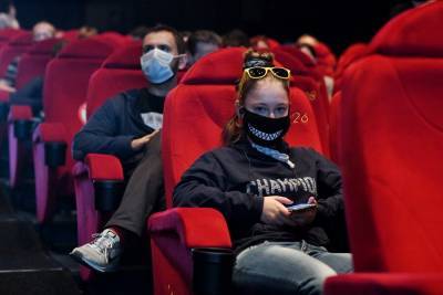 Роспотребнадзор рекомендовал кинотеатрам Москвы проверять наличие масок каждые 10 минут