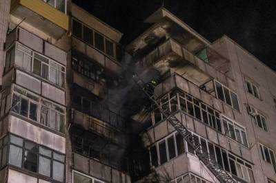 Под Днепром вспыхнула высотка: огонь охватил несколько этажей (видео)