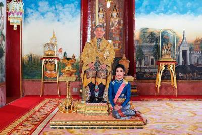 Король Таиланда восстановил в статусе свою официальную фаворитку