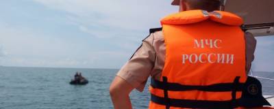 В магаданской бухте Нагаева спасли вышедших в море на надувной лодке подростков