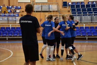 Волейболистки "Сахалин" выиграли и проиграли в матчах с "Динамо-Метаром"