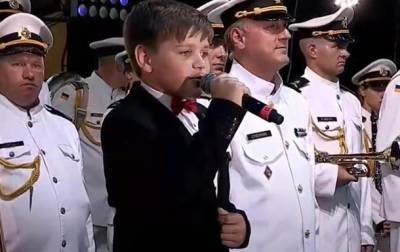Отстраненный от Евровидения сирота спел Смуглянку на дне Одессы