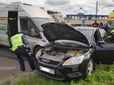 Два человека пострадали в ДТП с маршруткой в Челябинске