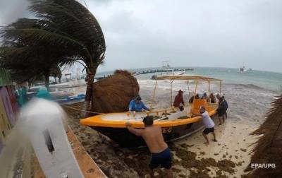 Шторм Нана усилился до урагана у берегов Центральной Америки