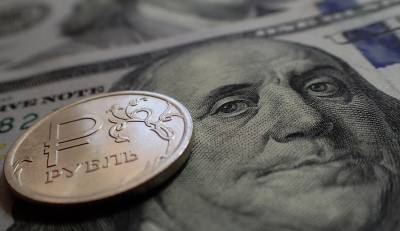 Курс доллара: рубль получил двойной удар