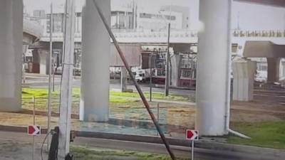В Приморском районе трамвай протаранил грузовик