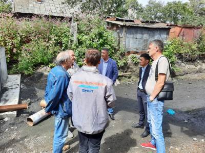 Жильцы домов по улице Нагорной в Корсакове устали от выбросов с котельной