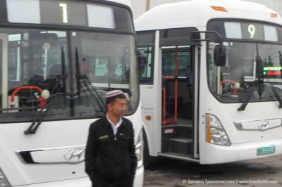 В Ашхабад прибыли 38 из 400 автобусов Hyundai, покупку которых одобрил Бердымухамедов