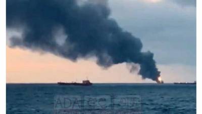 У берегов Шри-Ланки загорелся нефтяной танкер
